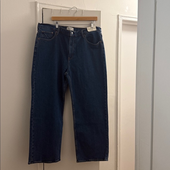 Abercrombie & Fitch High Rise 90s Relaxed Jeans NWT - Picture 1 of 7